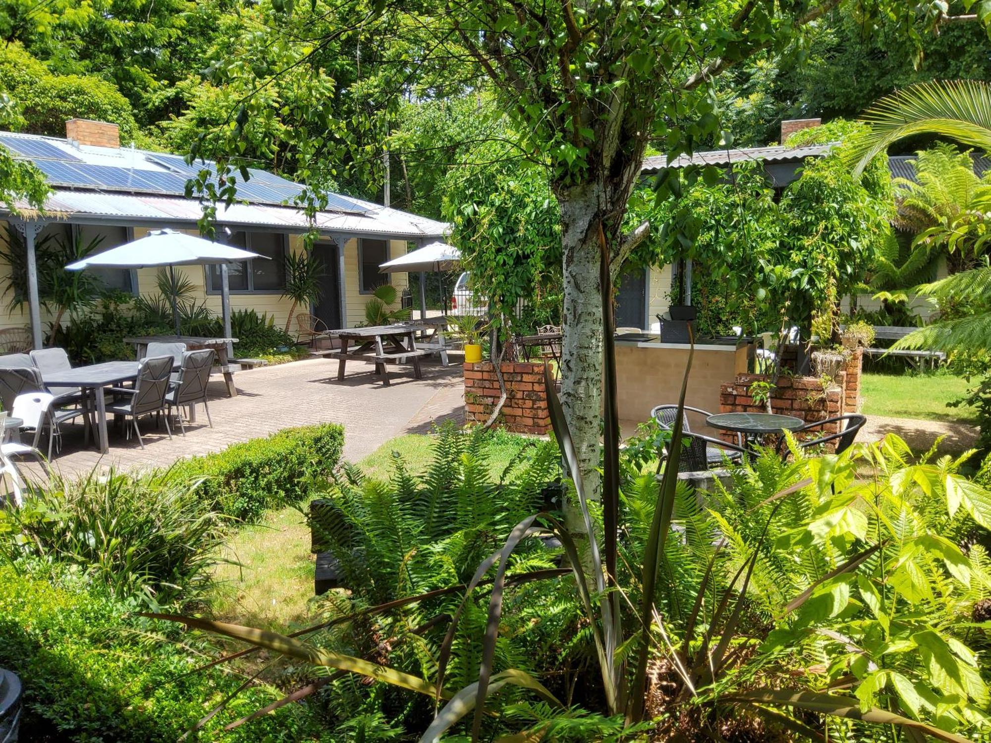 Coach House Inn Bright Exterior foto
